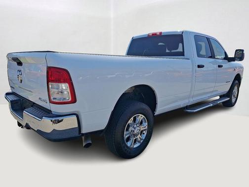 2024 RAM 3500 Big Horn Crew Cab 4x4 8' Box