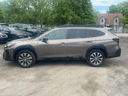 Brilliant Bronze Metallic 2023 Subaru Outback Limited