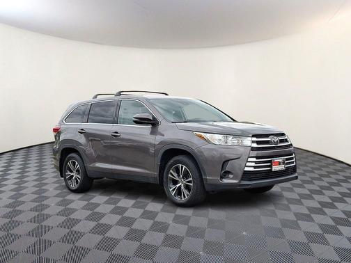 Predawn Gray Mica 2019 Toyota Highlander LE