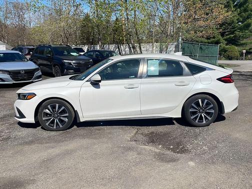 Platinum White Pearl 2022 Honda Civic EX-L