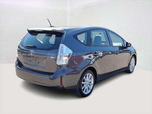 2014 Toyota Prius v Five
