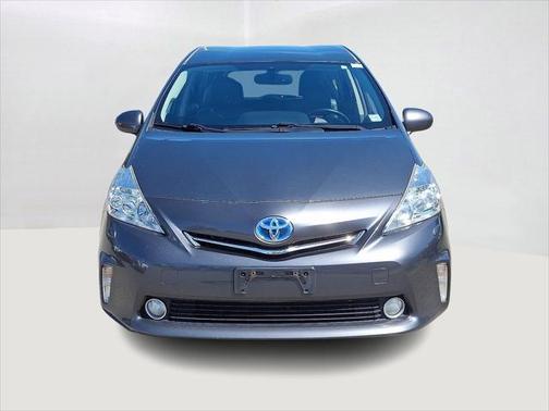 2014 Toyota Prius v Five