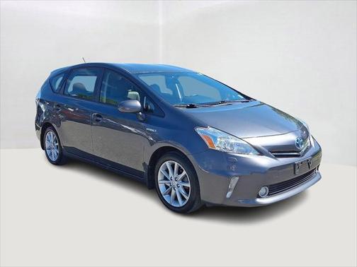 2014 Toyota Prius v Five