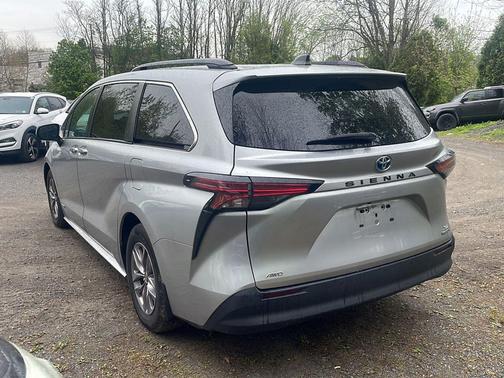 Celestial Silver Metallic 2021 Toyota Sienna XLE 7 Passenger