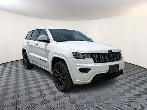 Bright White Clearcoat 2021 Jeep Grand Cherokee Laredo