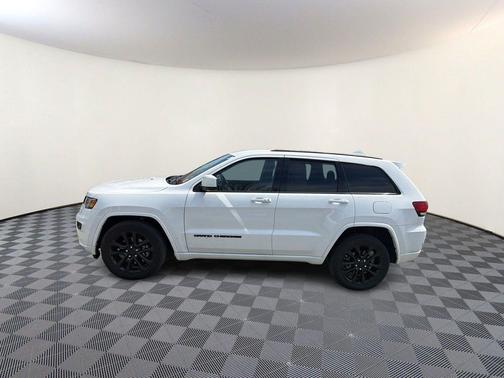 Bright White Clearcoat 2021 Jeep Grand Cherokee Laredo