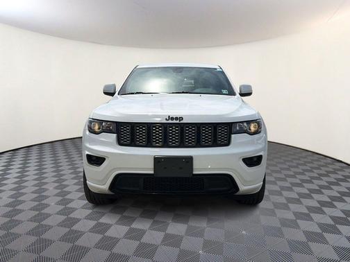 Bright White Clearcoat 2021 Jeep Grand Cherokee Laredo