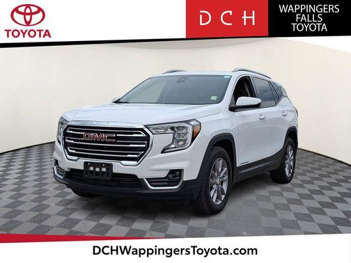 White 2024 GMC Terrain SLT
