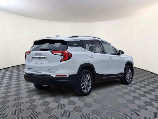 White 2024 GMC Terrain SLT