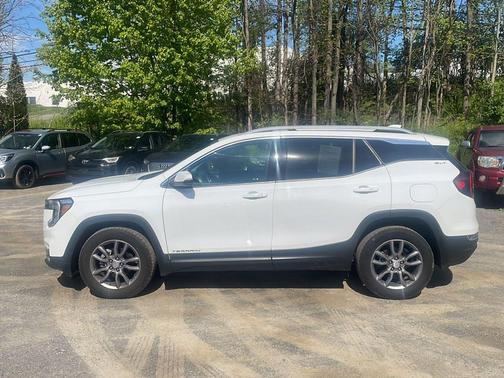 White 2024 GMC Terrain SLT