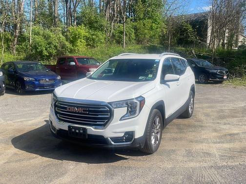 White 2024 GMC Terrain SLT