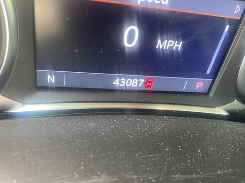 White 2024 GMC Terrain SLT