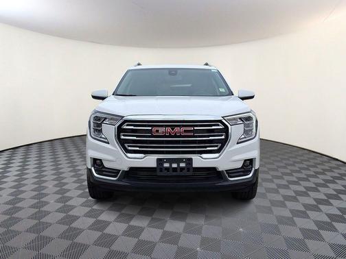 White 2024 GMC Terrain SLT