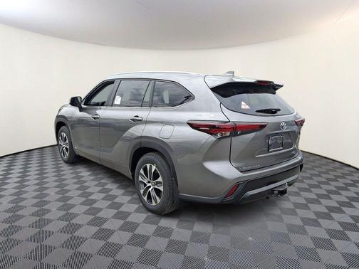 Heavy Metal 2026 Toyota Highlander Hybrid XLE