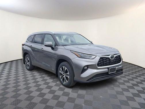 Heavy Metal 2026 Toyota Highlander Hybrid XLE