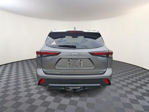 Heavy Metal 2026 Toyota Highlander Hybrid XLE