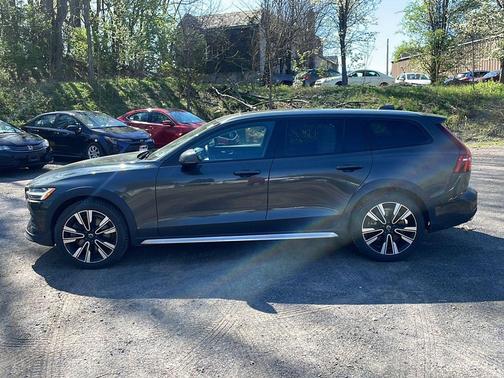 2021 Volvo V60 Cross Country T5