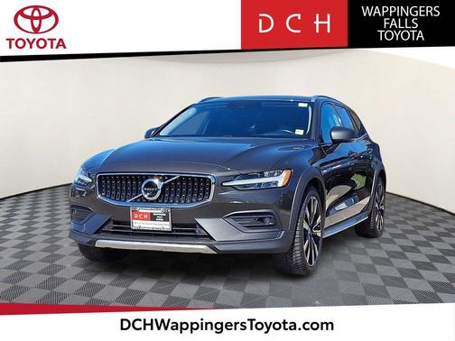 Pine Grey Metallic 2021 Volvo V60 Cross Country T5