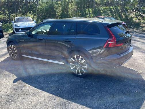 2021 Volvo V60 Cross Country T5