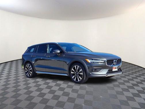Pine Grey Metallic 2021 Volvo V60 Cross Country T5