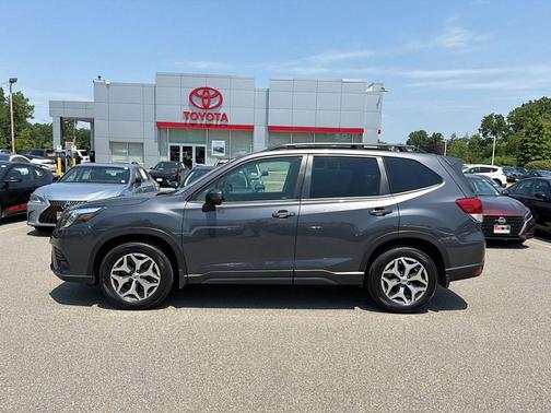 Magnetite Gray Metallic 2022 Subaru Forester Premium
