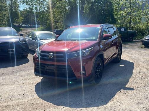Salsa Red Pearl 2019 Toyota Highlander SE