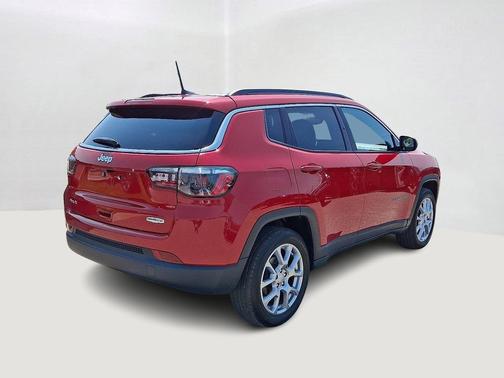 2023 Jeep Compass Latitude Lux