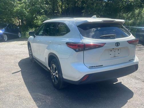Blizzard Pearl 2021 Toyota Highlander XLE