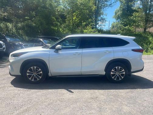 Blizzard Pearl 2021 Toyota Highlander XLE