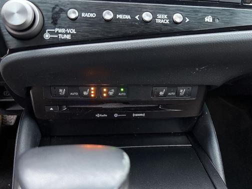 2022 Lexus ES 350 Base