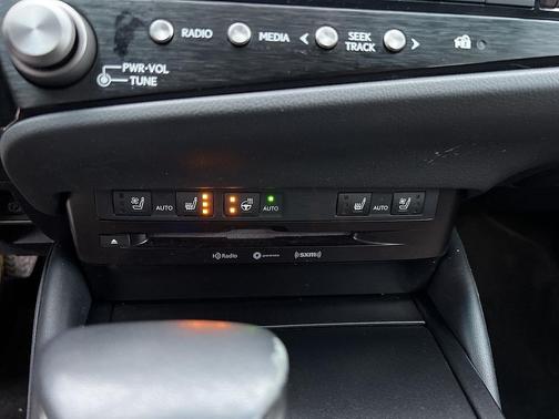 2022 Lexus ES 350 Base