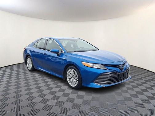 2020 Toyota Camry Hybrid XLE