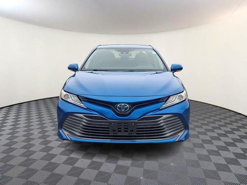 2020 Toyota Camry Hybrid XLE