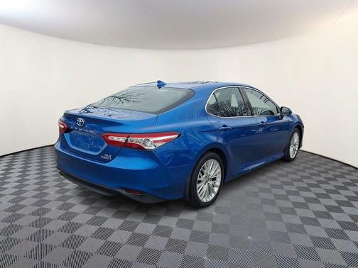 2020 Toyota Camry Hybrid XLE