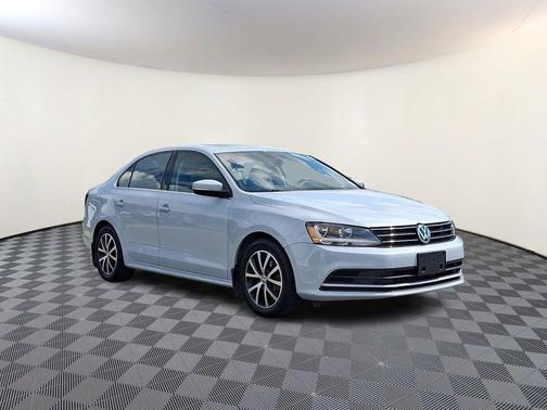 White Silver Metallic 2017 Volkswagen Jetta 1.4T SE