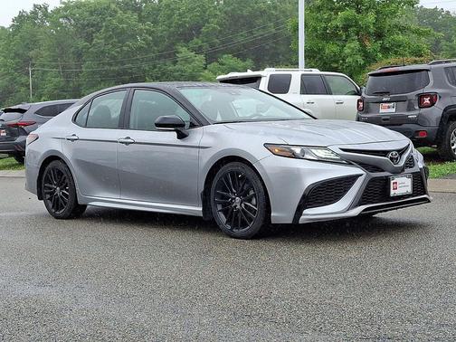 Celestial Silver Metallic/Midnight Black Metallic 2023 Toyota Camry XSE