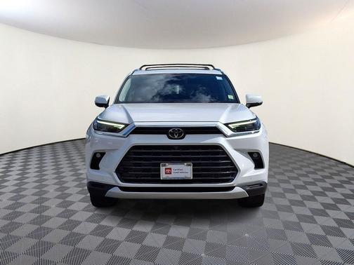 Pearl 2024 Toyota Grand Highlander Platinum