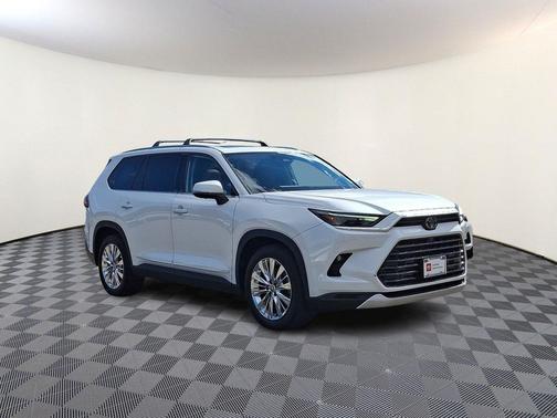 Pearl 2024 Toyota Grand Highlander Platinum
