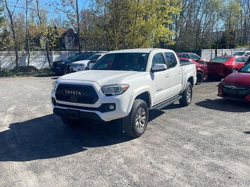 Super White 2018 Toyota Tacoma SR5