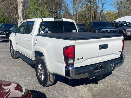 Super White 2018 Toyota Tacoma SR5