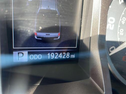 Super White 2018 Toyota Tacoma SR5