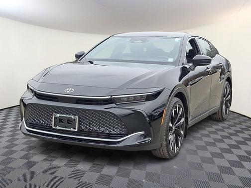 2025 Toyota Crown Platinum