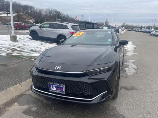 2025 Toyota Crown Platinum