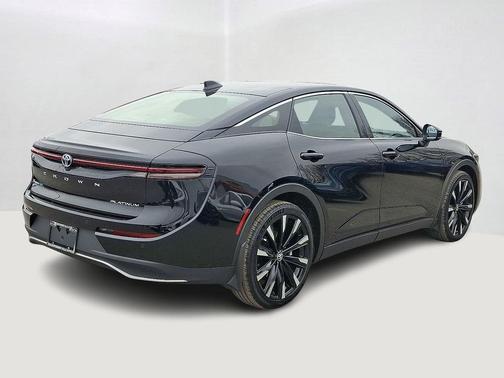 2025 Toyota Crown Platinum