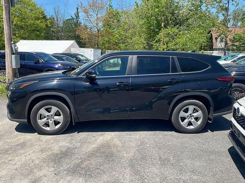 Midnight Black Metallic 2023 Toyota Highlander LE