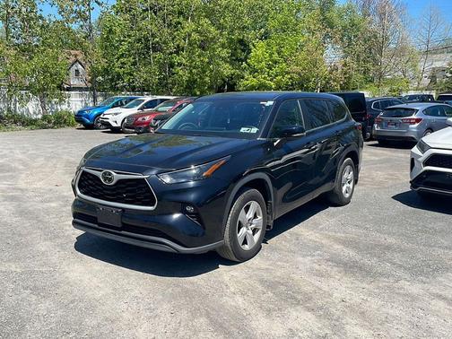 Midnight Black Metallic 2023 Toyota Highlander LE