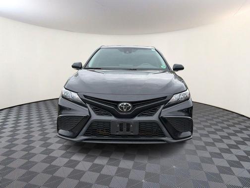 Midnight Black Metallic 2022 Toyota Camry SE