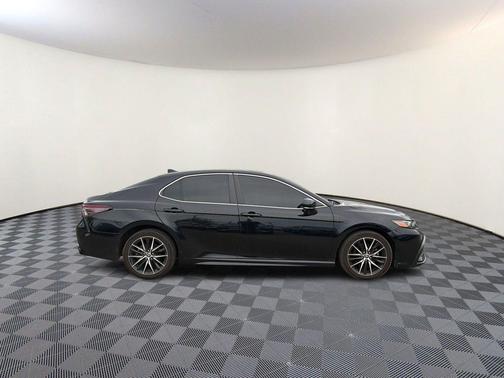 Midnight Black Metallic 2022 Toyota Camry SE