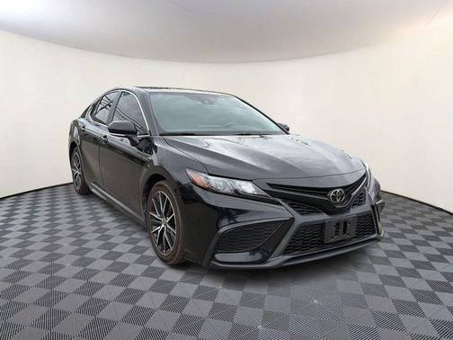 Midnight Black Metallic 2022 Toyota Camry SE
