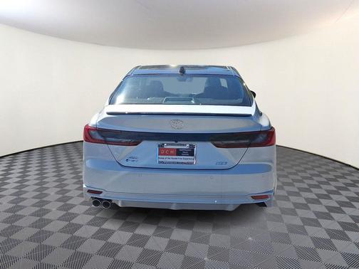Wind Chill Pearl w/Midnight Black Metallic Roof 2026 Toyota Camry XSE